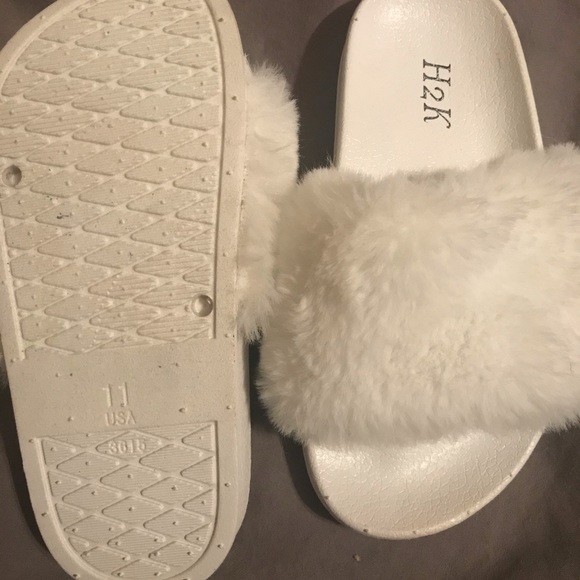 Toddler girl Slides - Picture 2 of 2